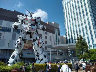 Gundam pre light show A full-size Gundam from MOBILE SUIT GUNDAM UNICORN before its regular light show